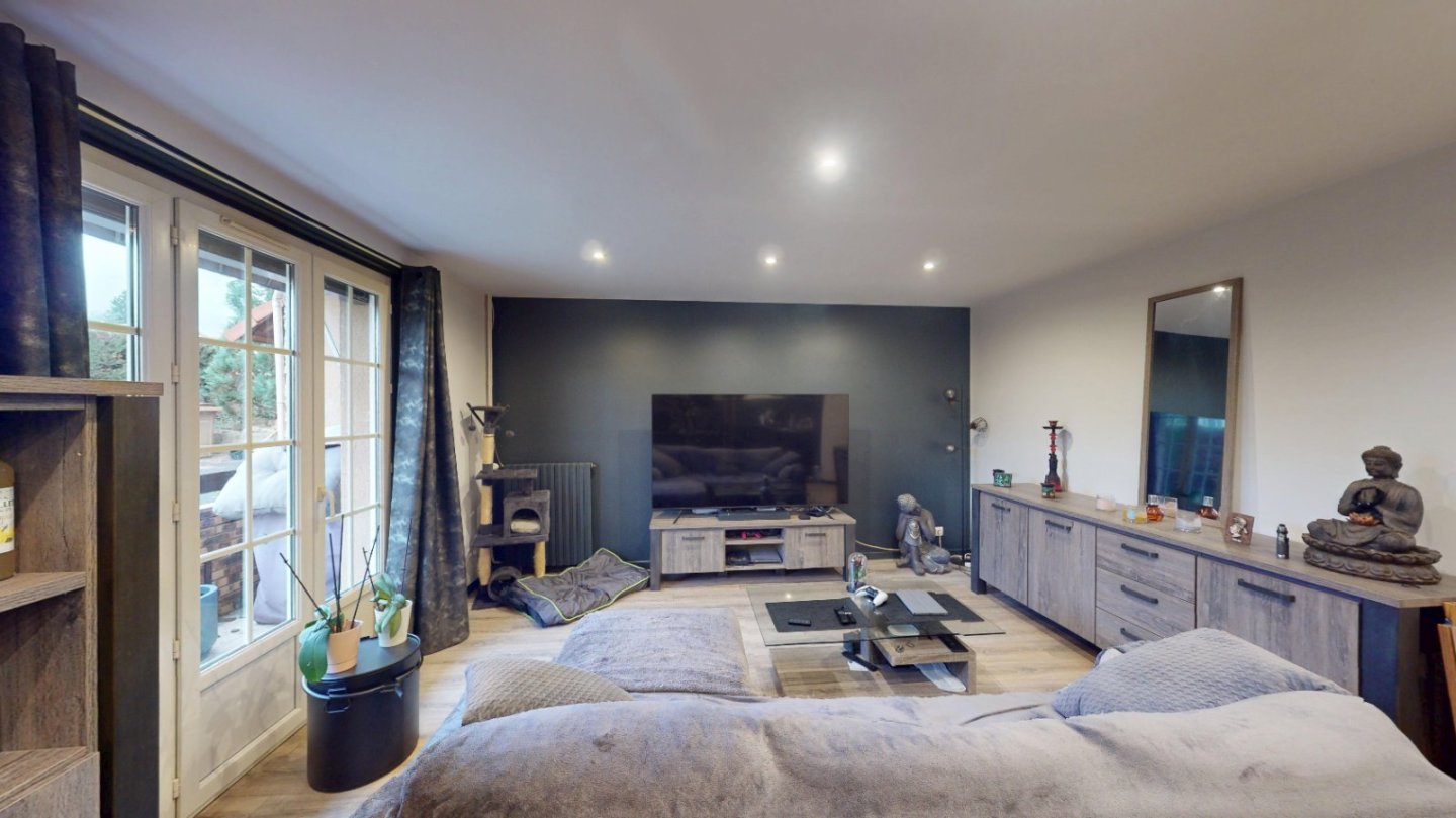 MAISON A VENDRE - RETOURNAC - 237 m2 - 230 000 €