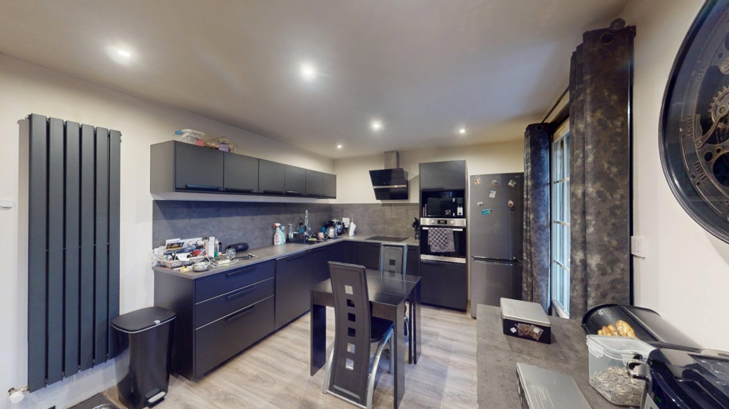 MAISON A VENDRE - RETOURNAC - 237 m2 - 230 000 €