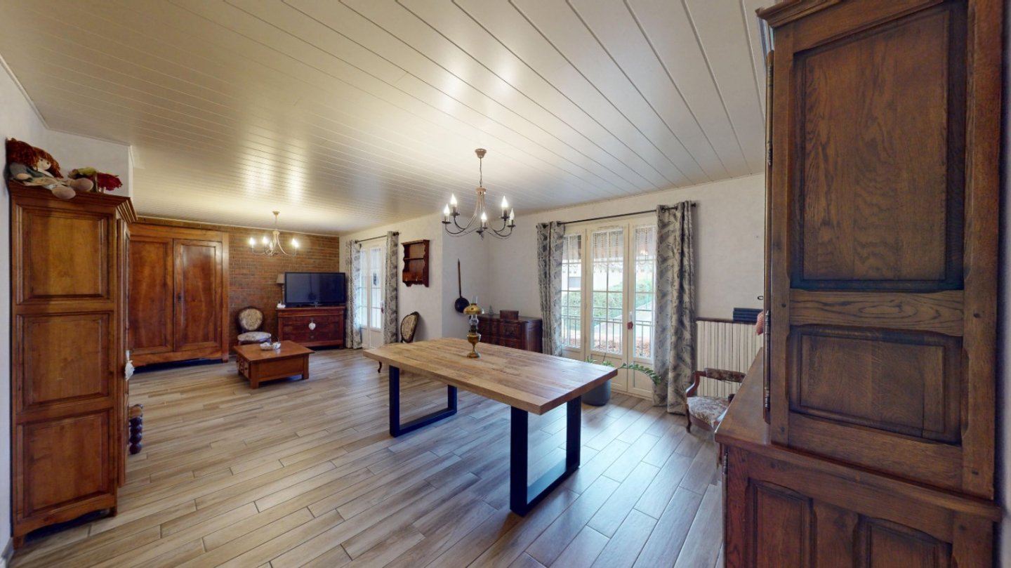 MAISON A VENDRE - RETOURNAC - 237 m2 - 230 000 €