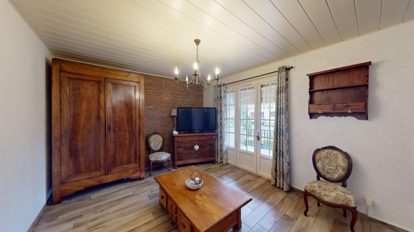 MAISON A VENDRE - RETOURNAC - 237 m2 - 230 000 €