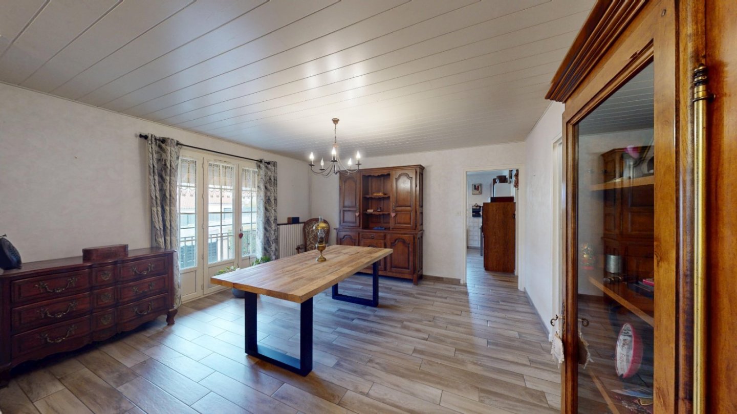 MAISON A VENDRE - RETOURNAC - 237 m2 - 230 000 €