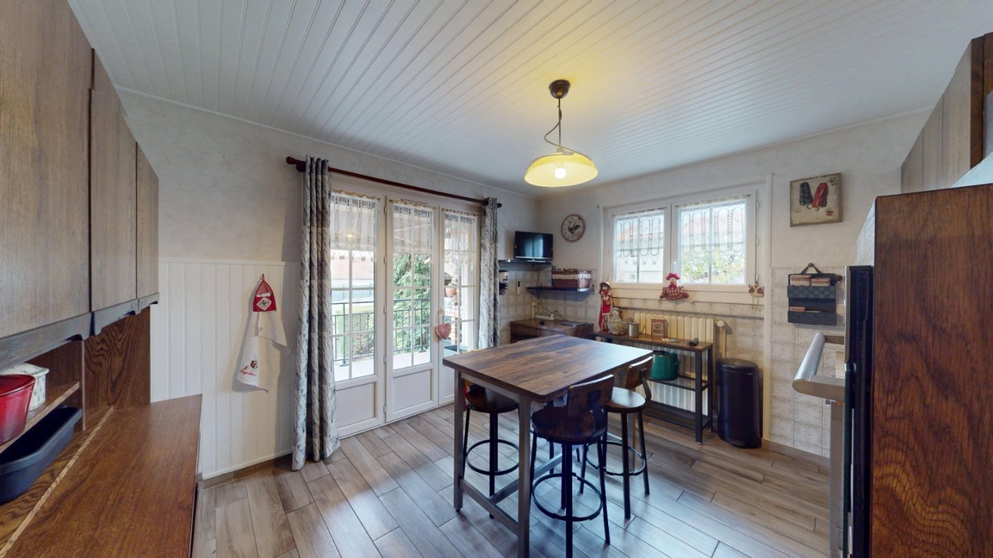 MAISON A VENDRE - RETOURNAC - 237 m2 - 230 000 €