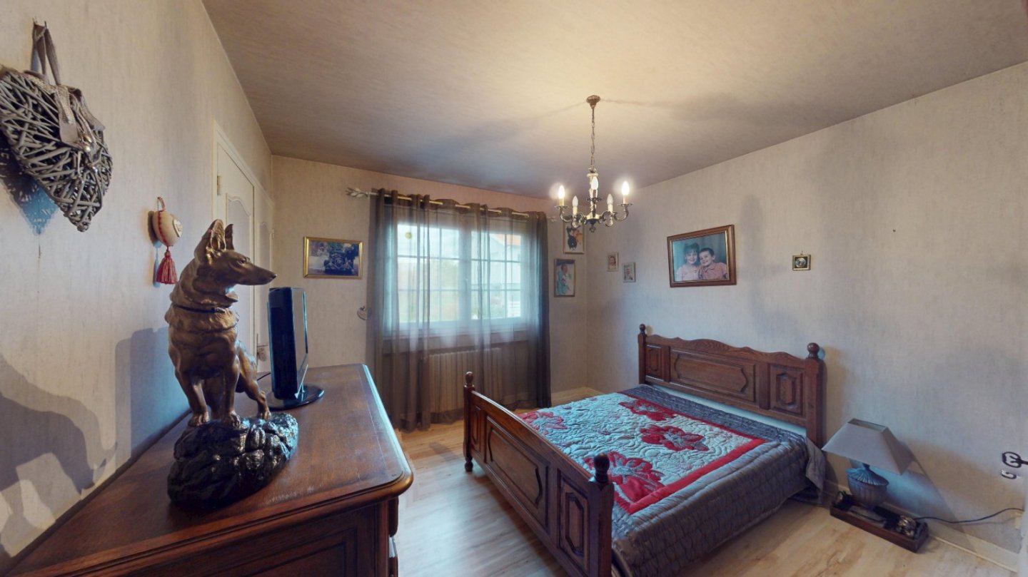 MAISON A VENDRE - RETOURNAC - 237 m2 - 230 000 €