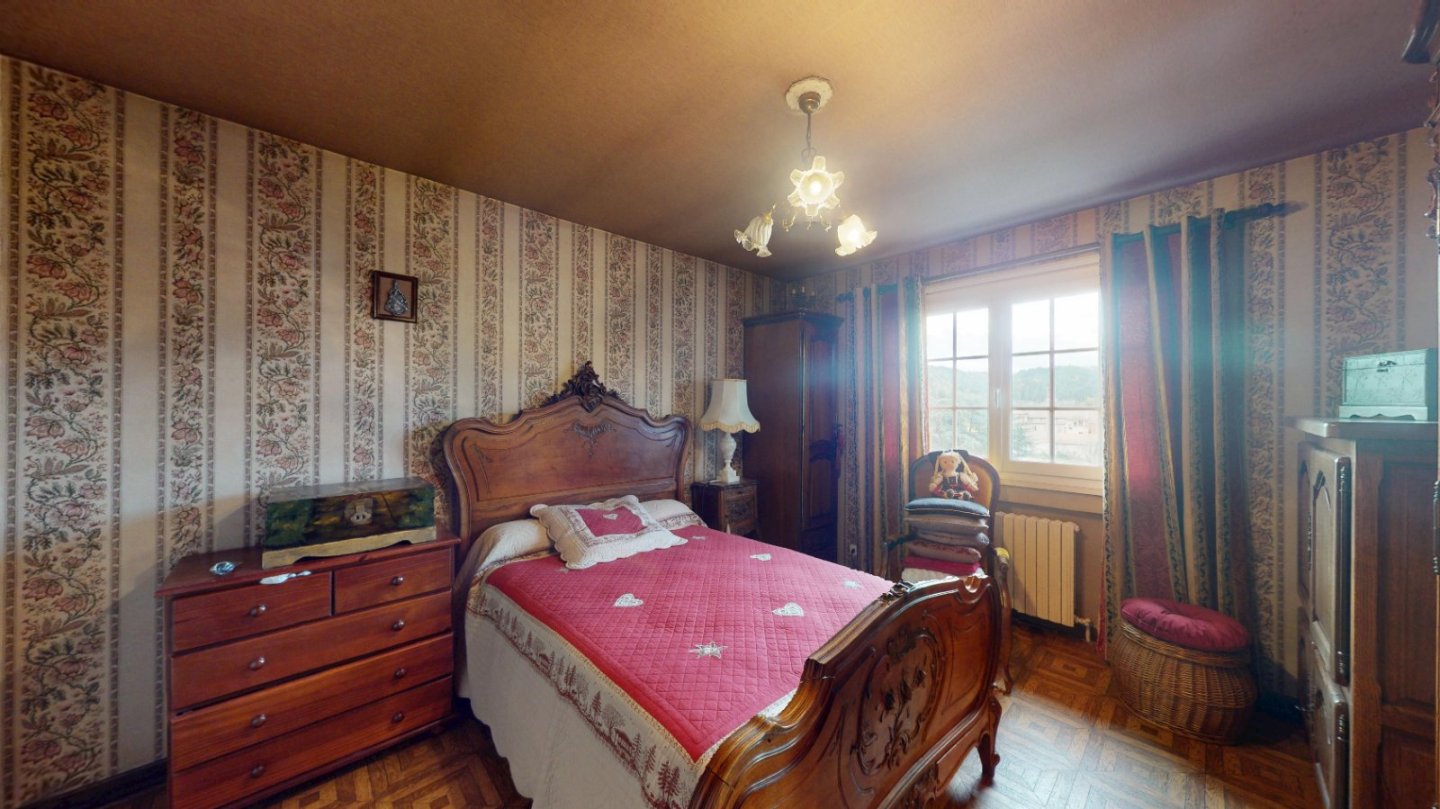 MAISON A VENDRE - RETOURNAC - 237 m2 - 230 000 €